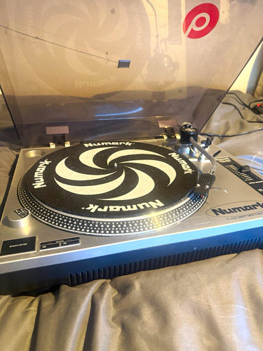 Numark turntable and vmx all