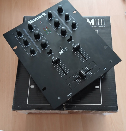 Numark m101 channel - 2-channel, analogue